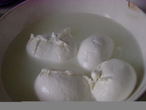 800px-Mozzarella